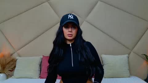 Chloe Vee online show from 9, 10, 2025