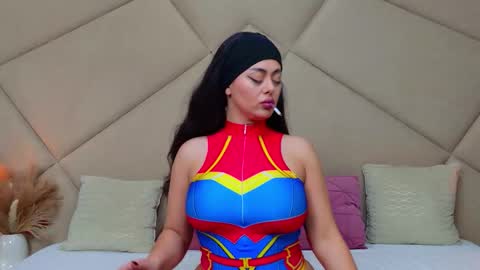 Chloe Vee online show from 31, 10, 2025