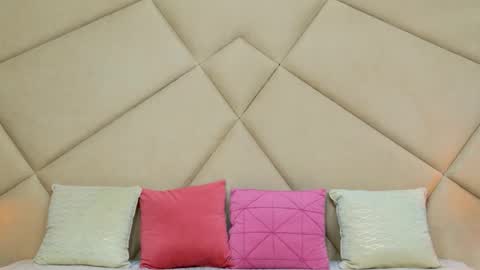 Chloe Vee online show from 23, 3, 2026