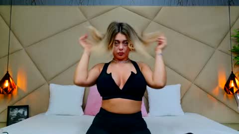 Chloe Vee online show from 20, 4, 2026