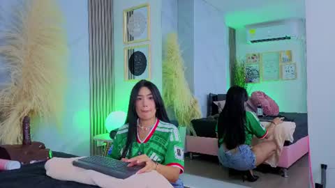 Snapshot of chlooee_ chatting on 25, 6, 2026 Chlooe online show from 25, 6, 2026