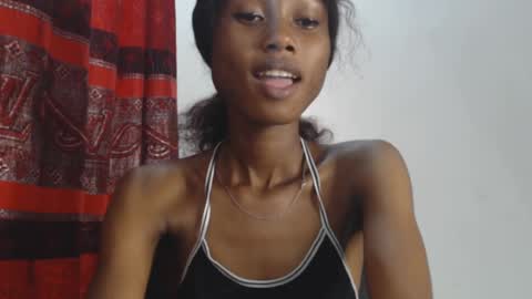 Snapshot of choco_petitqueen chatting on 28, 12, 2024 choco_petitqueen online show from 28, 12, 2024