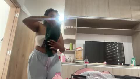 Snapshot of chocolatecakequeen chatting on 13, 11, 2025 ChocolateCakeQueen online show from 13, 11, 2025