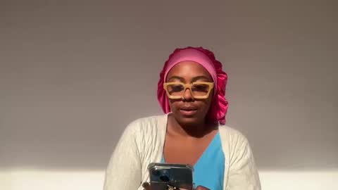 Snapshot of chocolatecakequeen chatting on 19, 11, 2025 ChocolateCakeQueen online show from 19, 11, 2025