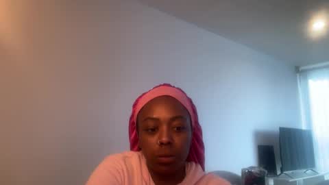 Snapshot of chocolatecakequeen chatting on 2, 12, 2025 ChocolateCakeQueen online show from 2, 12, 2025
