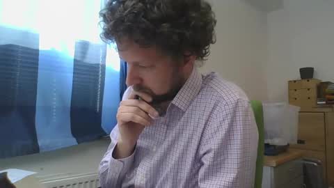 chr35is09 online show from 4, 3, 2025