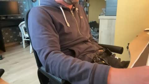 Snapshot of chris13abcd chatting on 20, 11, 2025 chris13abcd online show from 20, 11, 2025