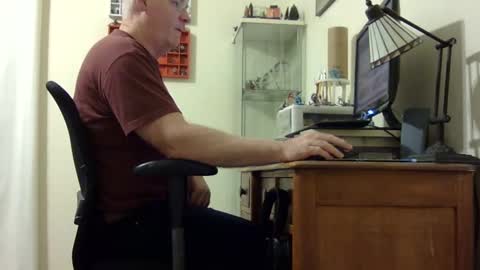 Snapshot of chris2002b chatting on 24, 9, 2025 chris2002b online show from 24, 9, 2025