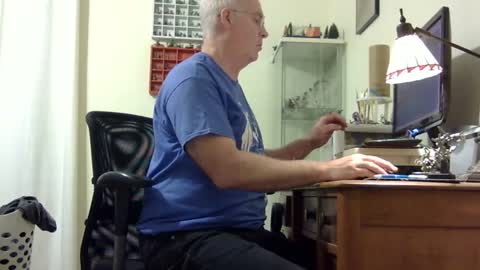 Snapshot of chris2002b chatting on 7, 10, 2025 chris2002b online show from 7, 10, 2025