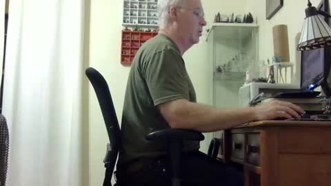 Snapshot of chris2002b chatting on 9, 11, 2025 chris2002b online show from 9, 11, 2025