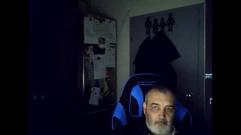 Snapshot of chris250268 chatting on 12, 9, 2025 Chris online show from 12, 9, 2025