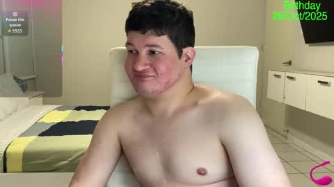 Snapshot of chris___evanss chatting on 20, 10, 2025 Chris Evens online show from 20, 10, 2025