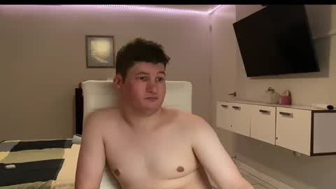 Snapshot of chris___evanss chatting on 16, 11, 2025 Chris Evens online show from 16, 11, 2025