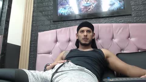 Snapshot of chris_dick2 chatting on 19, 11, 2025 chris_dick2 online show from 19, 11, 2025