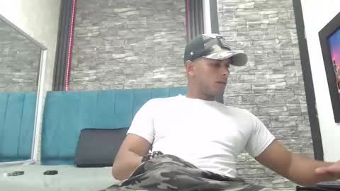 Snapshot of chris_dick2 chatting on 28, 11, 2025 chris_dick2 online show from 28, 11, 2025