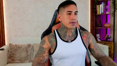 Snapshot of chris_reilly chatting on 1, 6, 2026 chris reilly online show from 1, 6, 2026