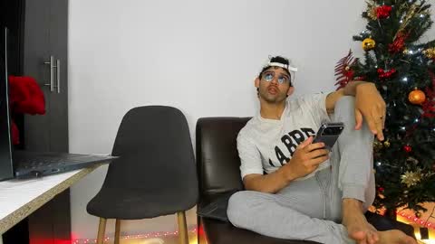 Im Chirs IM MODEL INDEPENDT online show from 27, 11, 2025