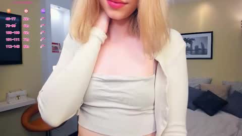 Snapshot of chrisme_please chatting on 31, 10, 2025 Lizz online show from 31, 10, 2025