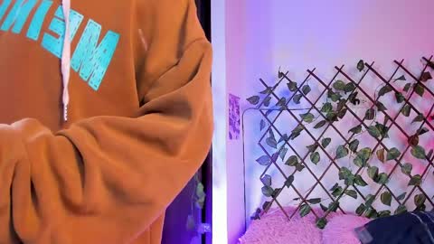 Christian Wang online show from 5, 4, 2026