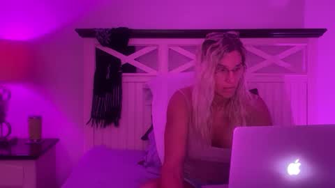 Chris Tina Bruce online show from 3, 10, 2025