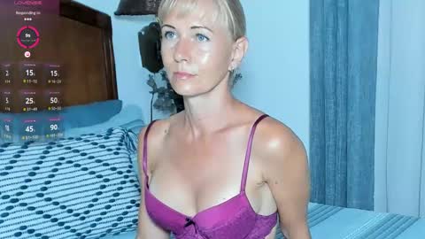 Snapshot of christine_35 chatting on 13, 9, 2025 Christine - online show from 13, 9, 2025