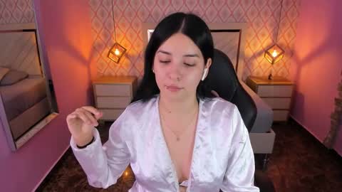 Snapshot of christy_teigen chatting on 5, 1, 2026 CHRISTY online show from 5, 1, 2026