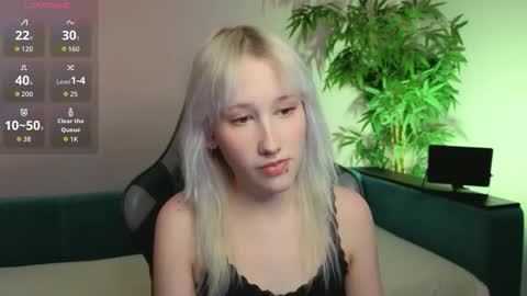 EvaBlonde TayaBrunette EliieBlack hair online show from 22, 2, 2026