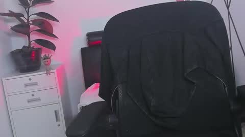 Snapshot of chrristopher77 chatting on 12, 11, 2025 chrristopher77 online show from 12, 11, 2025