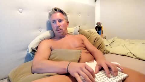 Snapshot of chrsbang chatting on 18, 12, 2025 ChrisBang online show from 18, 12, 2025