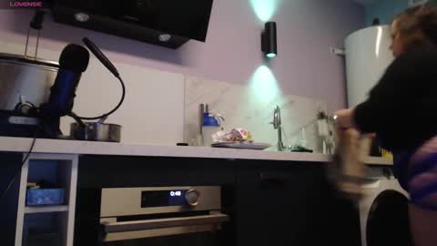 Snapshot of chwerry_b0 chatting on 10, 11, 2025 Jessica online show from 10, 11, 2025