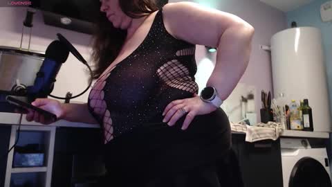 Snapshot of chwerry_b0 chatting on 15, 12, 2025 Jessica online show from 15, 12, 2025