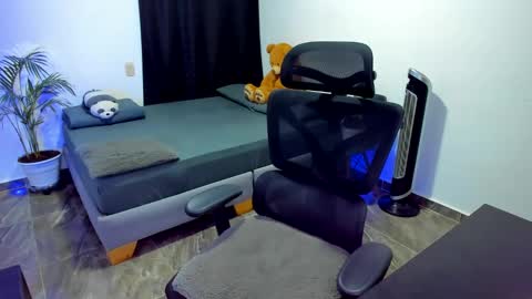 Snapshot of cinamon_kingdom chatting on 16, 9, 2025 Luna and Sebas online show from 16, 9, 2025