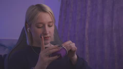 Snapshot of cinbellamy chatting on 12, 5, 2026 Cin Bellamy online show from 12, 5, 2026