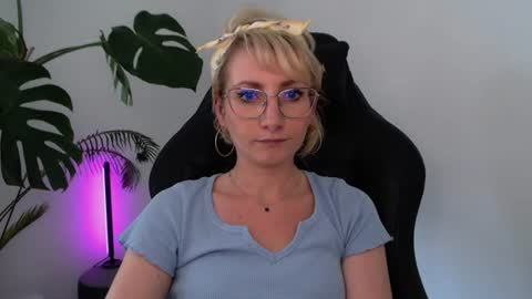 Snapshot of cinderellamoon chatting on 25, 6, 2026 Cinderella online show from 25, 6, 2026