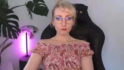 Snapshot of cinderellamoon chatting on 26, 6, 2026 Cinderella online show from 26, 6, 2026