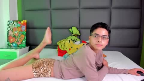 Snapshot of cinnamon_boyx chatting on 4, 3, 2025 Cinna Boy online show from 4, 3, 2025