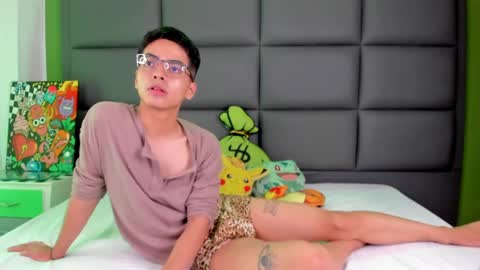 Snapshot of cinnamon_boyx chatting on 4, 3, 2025 Cinna Boy online show from 4, 3, 2025