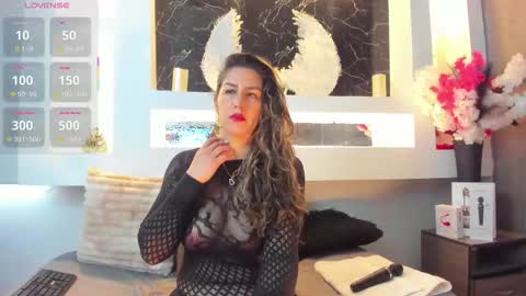 Cinthya  online show from 10, 11, 2025