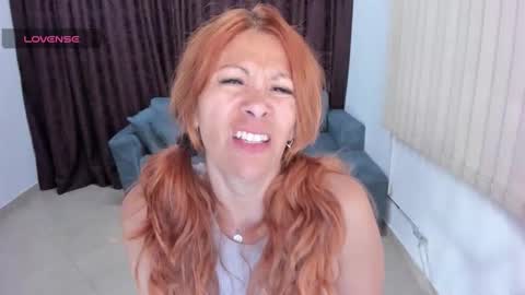 Snapshot of cintiagreyx chatting on 26, 10, 2025 CINTIA online show from 26, 10, 2025