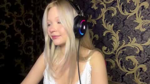 Snapshot of ciracrickard chatting on 18, 12, 2025 Cira online show from 18, 12, 2025