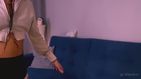 Snapshot of claire_amoure chatting on 8, 11, 2025 Claire online show from 8, 11, 2025