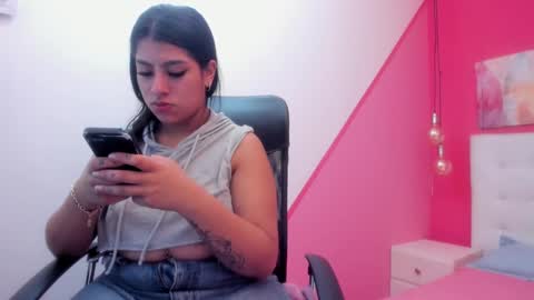 claire aristizabal online show from 26, 1, 2025