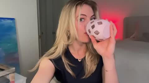 clairebrooksxo online show from 23, 4, 2026