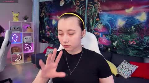 Snapshot of clarabenson chatting on 17, 10, 2025 clarabenson online show from 17, 10, 2025