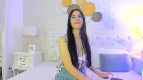 Snapshot of clarisse28 chatting on 8, 1, 2025 Mistress Clarisse online show from 8, 1, 2025