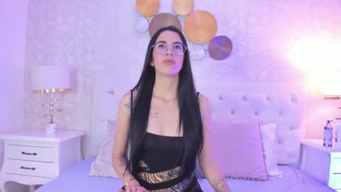 Snapshot of clarisse28 chatting on 18, 2, 2025 Mistress Clarisse online show from 18, 2, 2025