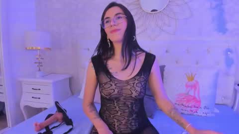Snapshot of clarisse28 chatting on 27, 9, 2025 Mistress Clarisse online show from 27, 9, 2025