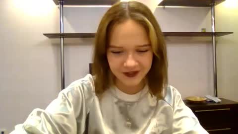 clementinaaures online show from 5, 11, 2025