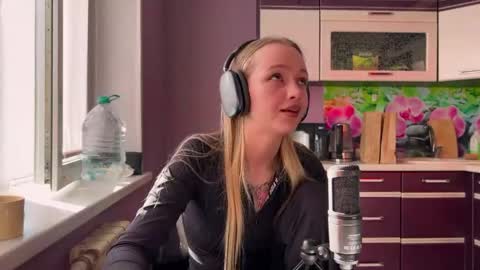 cleotildeamsinger online show from 3, 5, 2026