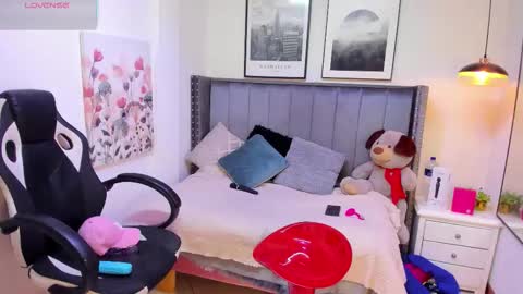 clhoe_johnson_ online show from 8, 11, 2025